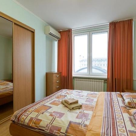 Апартаменти 3-Кімнатні Поруч З М. Театральна Kiev Bagian luar foto